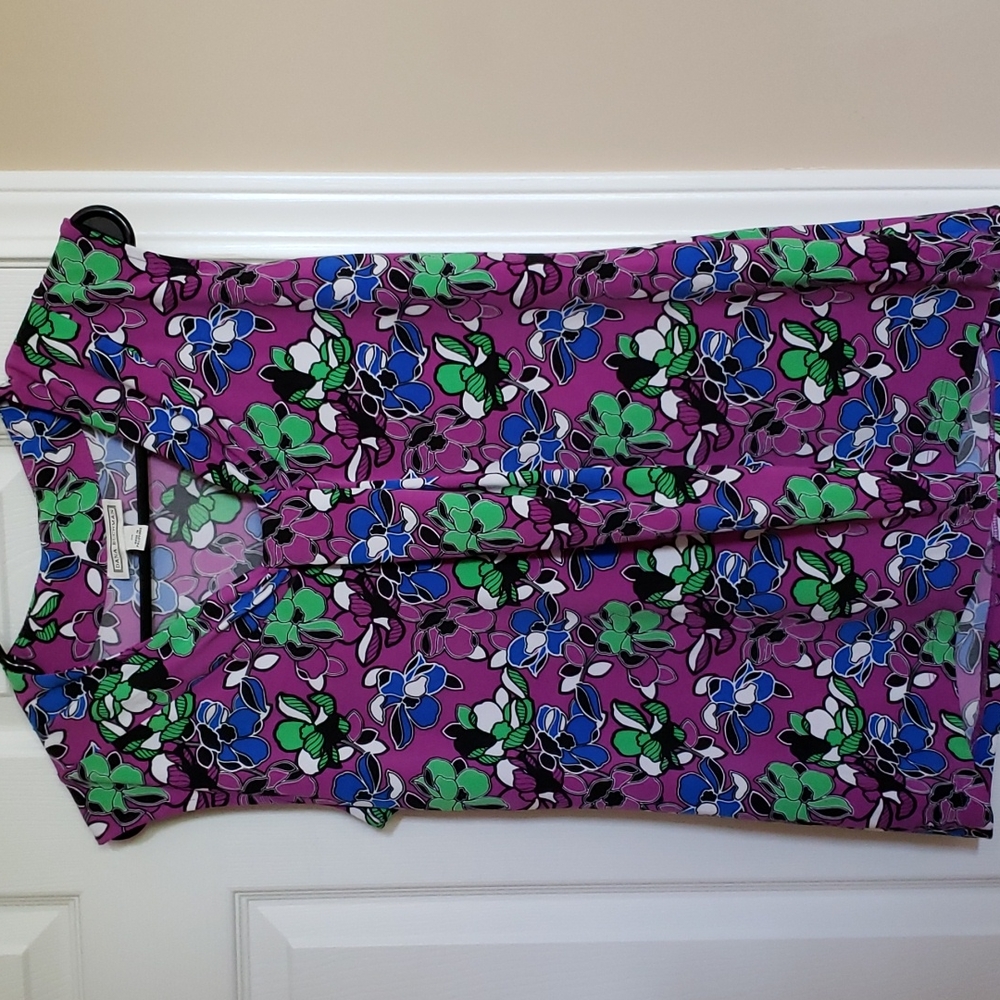 🌹Brand New Purple floral blouse in size M